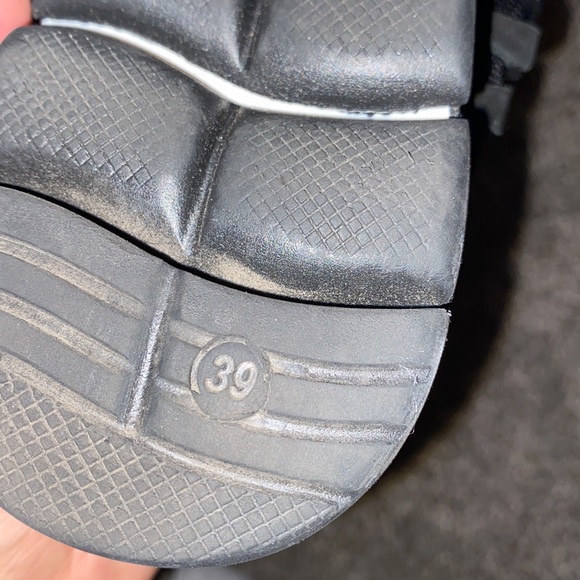 Black and white walking shoes - Picture 5 of 5